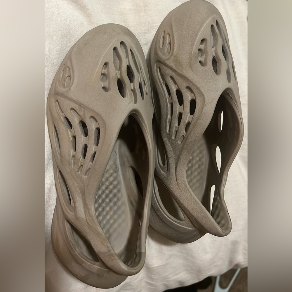 Yeezy foam runners size 4y